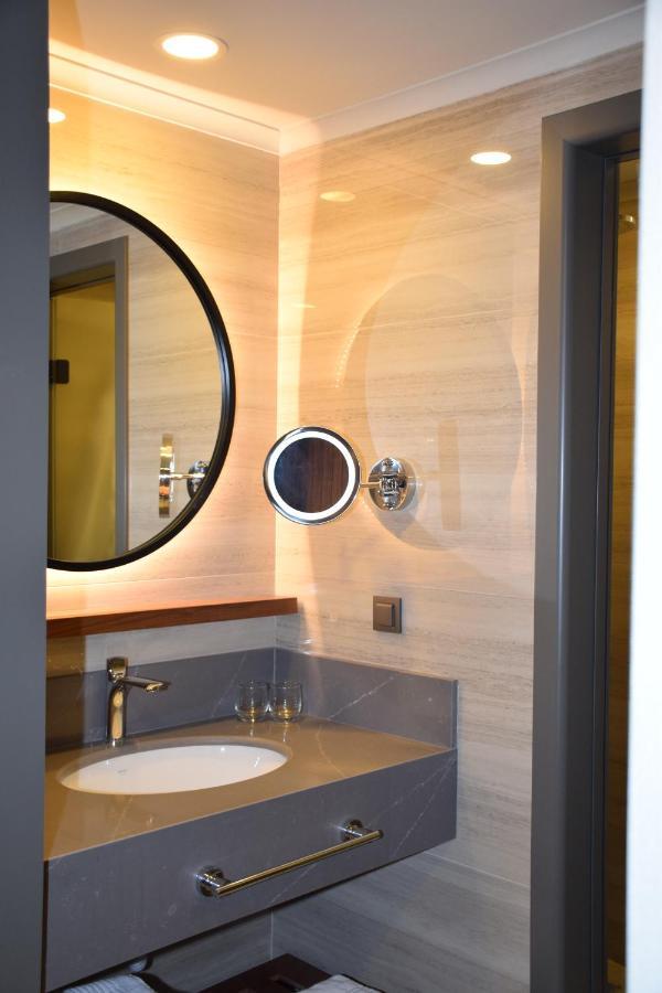 Deluxe Double or Twin Room Pool Access