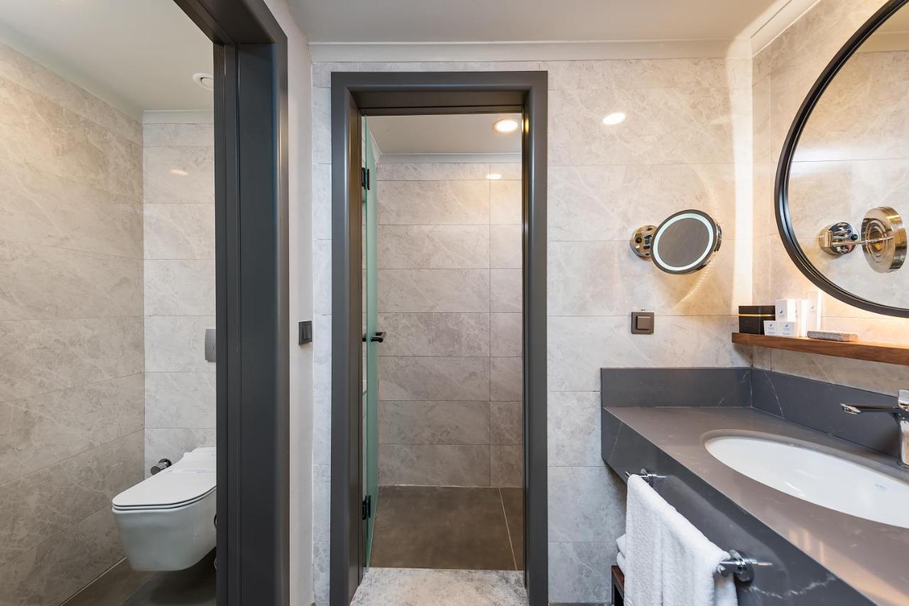 Deluxe Double or Twin Room Pool Access