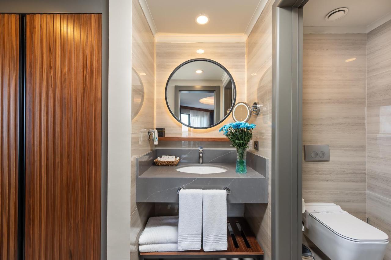 Deluxe Double or Twin Room Pool Access